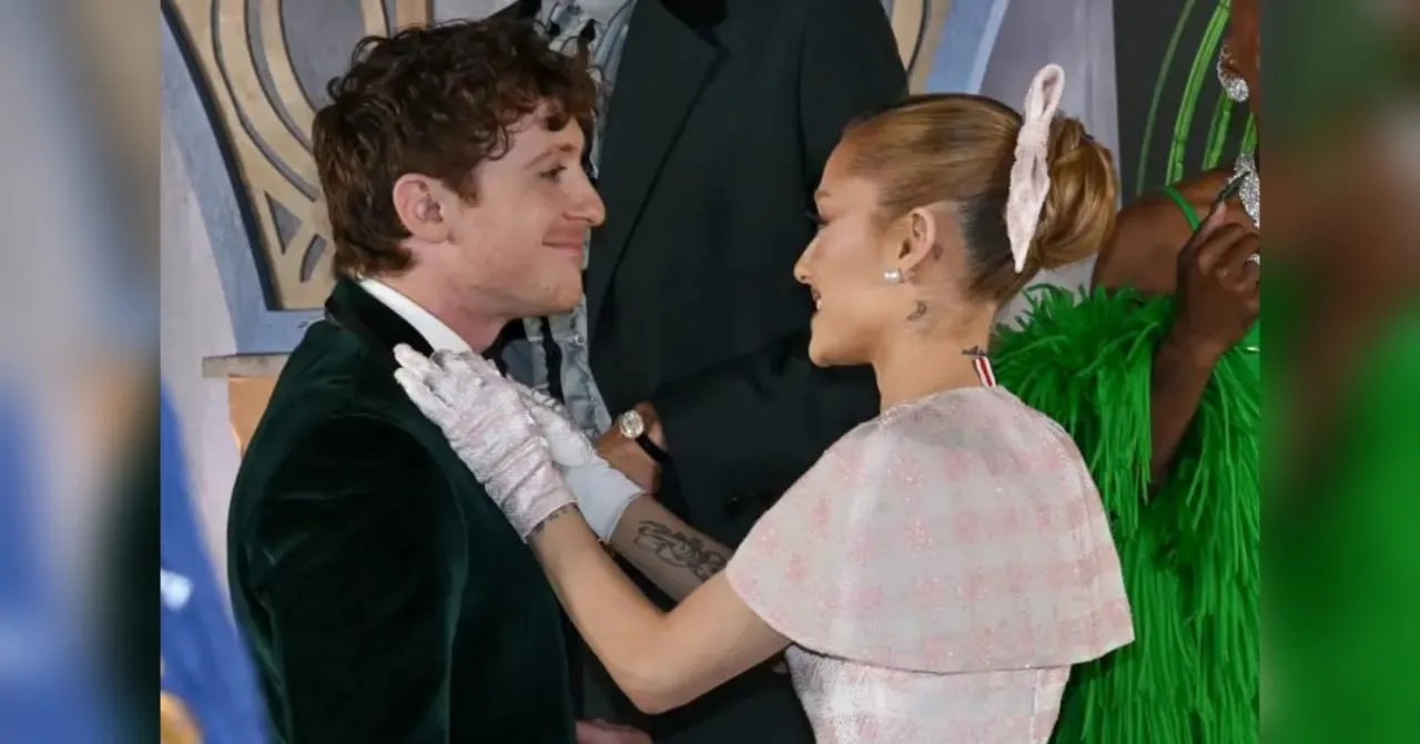 So Sweet, Ariana Grande Rapikan Dasi Ethan Slater di Premiere ‘Wicked’