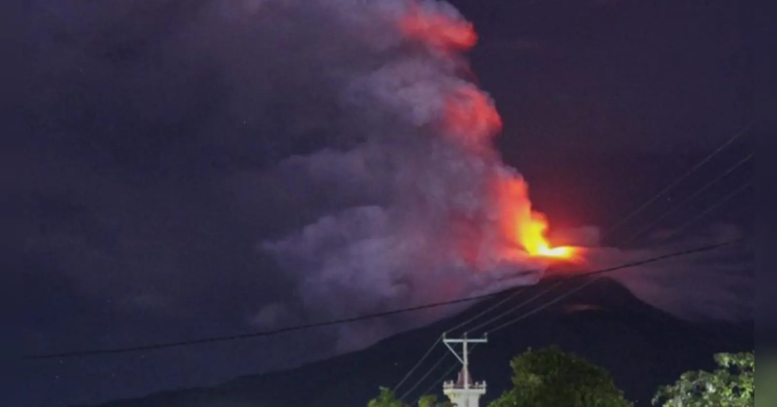 Gunung Lewotobi di Flores Meletus, Sembilan Orang Tewas
