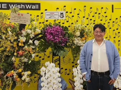 Bang Si Hyuk, pendiri HYBE saat meresmikan gedung baru di Jepang. Foto: Dok. Instagram @hitmanb72