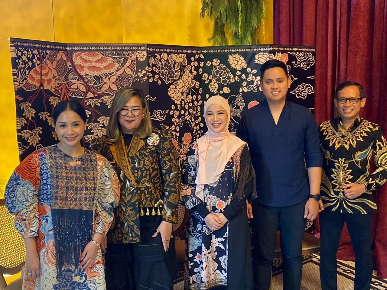 Chacha Frederica Kenalkan Batik Kendil Emas Sebagai Warisan Budaya