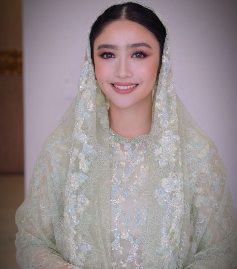 Febby Rastanty tampil memesona di acara pengajian. Foto : Instagram/ upanduvan