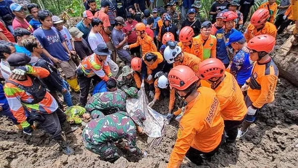 Longsor di Kebumen, Ibu dan Anak Ditemukan Tewas Berpelukan