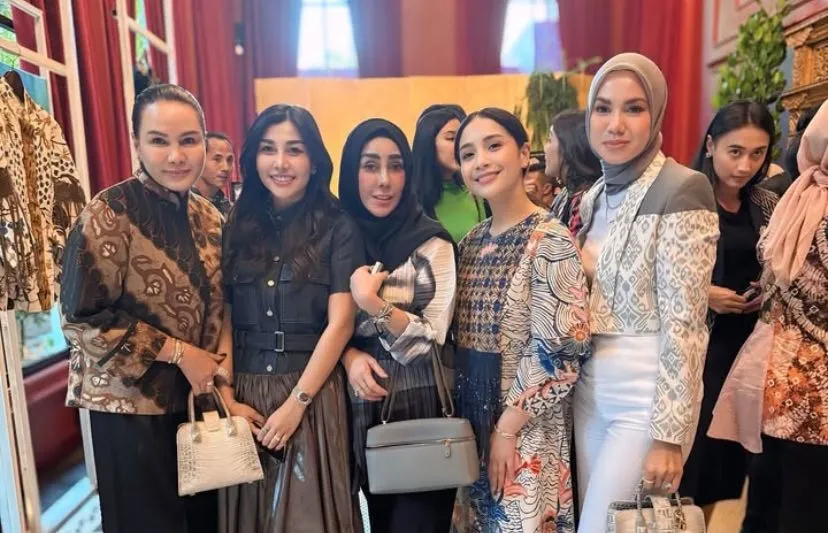Potret Terbaru Ibunda Raffi Ahmad yang Diduga Oplas