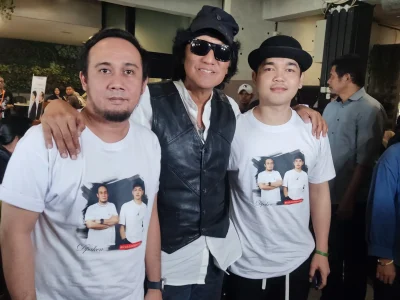 Ikang Fawzi berkolaborasi dengan D'paken Band dalam lagu 'Rindu Tiada Bertepi'. (Foto: Bayu/Nyata)