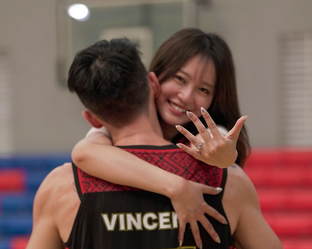 Nita Vior saat dilamar kekasihnya. Vincent Kosasih. (Foto: Instagram/nitavior)