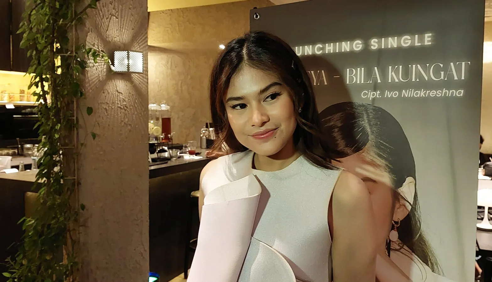Gandeng Eka Gustiwana, Riri Moeya Remake Lagu Lawas ‘Bila Ku Ingat’