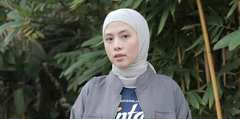 Potret Terbaru Adhisty Zara, Nyaman Tampil Berhijab