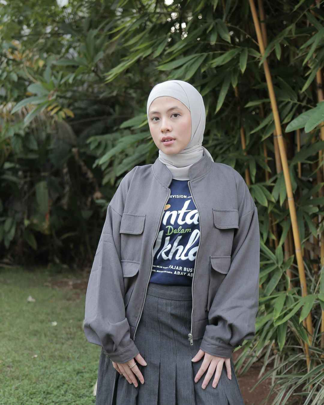 Potret Adhisty Zara tampil berhijab. Foto : Instagram/zaraadhsty