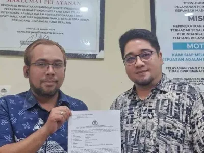 Hanny Kristianto (kanan) melaporkan selebgram transgender Isa Zega ke polisi. Foto : Instagram/hannykristianto_id