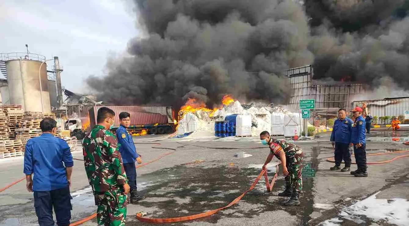 9 Orang Tewas dan 4 Luka Akibat Kebakaran Pabrik Minyak Bekasi