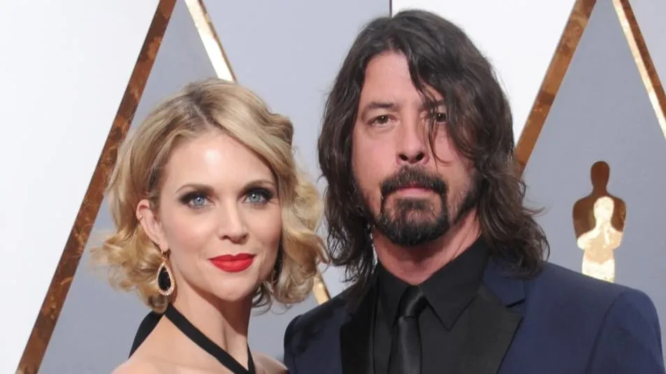 Dave Grohl Ogah Cerai Meski Selingkuh hingga Punya Anak