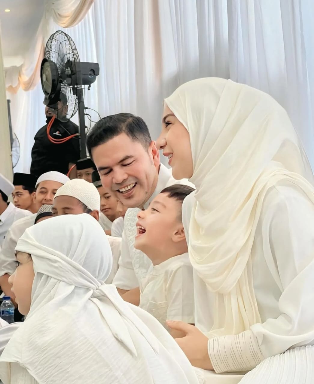 Haldy akrab dengan anak sambungnya. Foto: Dok. Instagram @_irishbella_