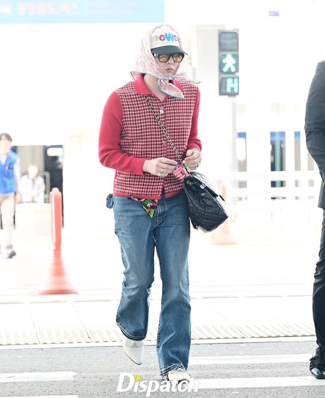 G-Dragon, idol yang menjadi ikon fashion bandara. Foto: Dok. Dispatch