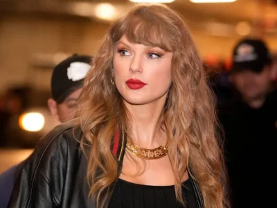Taylor Swift menghadiri pertandingan football Travis Kelce. Foto: Dok. X @TSUpdating
