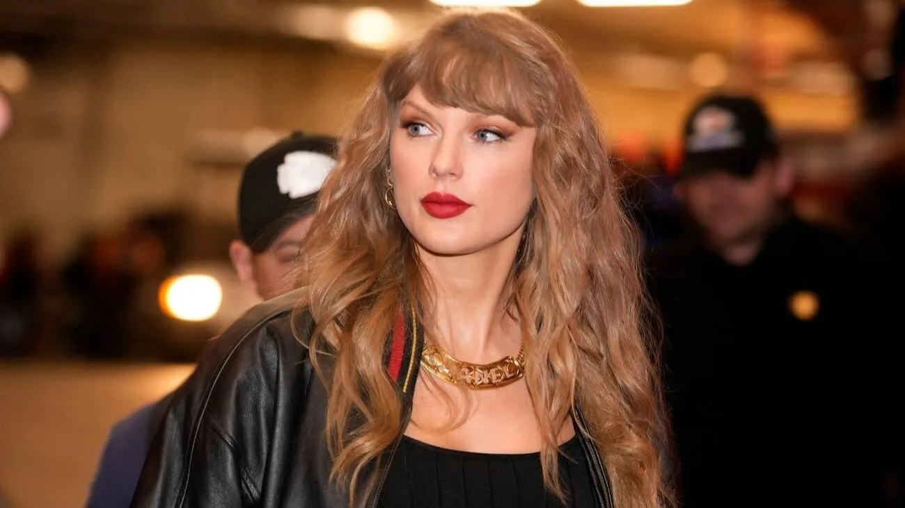 Outfit Terbaru Taylor Swift saat Nonton Pertandingan Travis Kelce