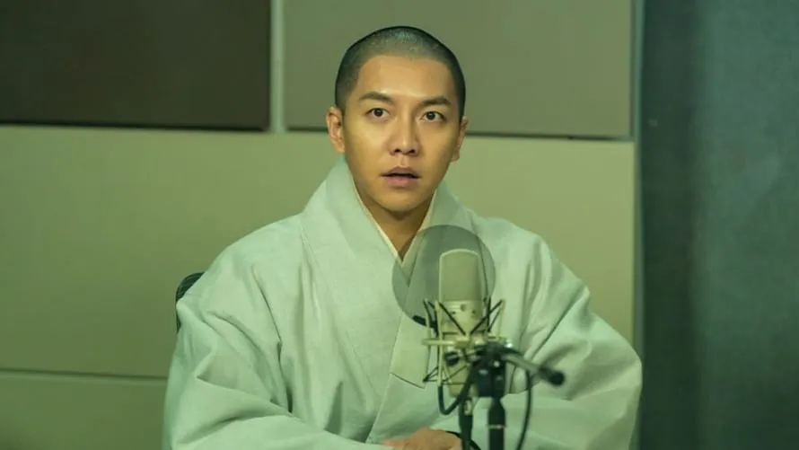 Lee Seung Gi Botak Demi Peran Biksu di Film ‘About Family’
