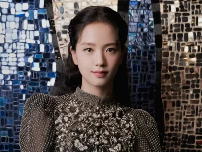 Jisoo BLACKPINK tidak akan comeback solo tahun ini. Foto: Dok. X @Dior