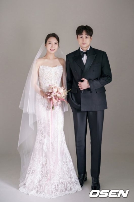 Prewedding Kyung Hoon dan Shin Ki Eun. Foto: Dok. OSEN