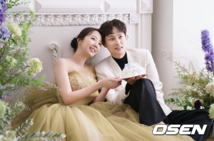 Prewedding Min Kyung Hoon dan Shin Ki Eun. Foto: Dok. OSEN