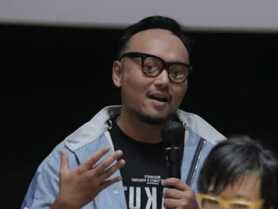 Valiant Budi alias Vabyo, penulis buku kumpulan cerpen 'Tukar Takdir'. (Foto: Agnes/Nyata)
