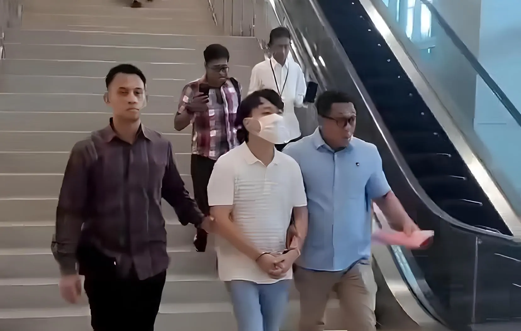 Paksa Siswa Menggonggong Berujung Bui, Ivan Sugianto Ditangkap