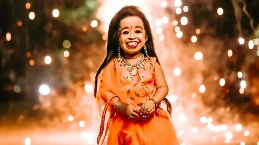 Pesona Jyoti Amge, Wanita Terpendek di Dunia yang Jadi Aktris