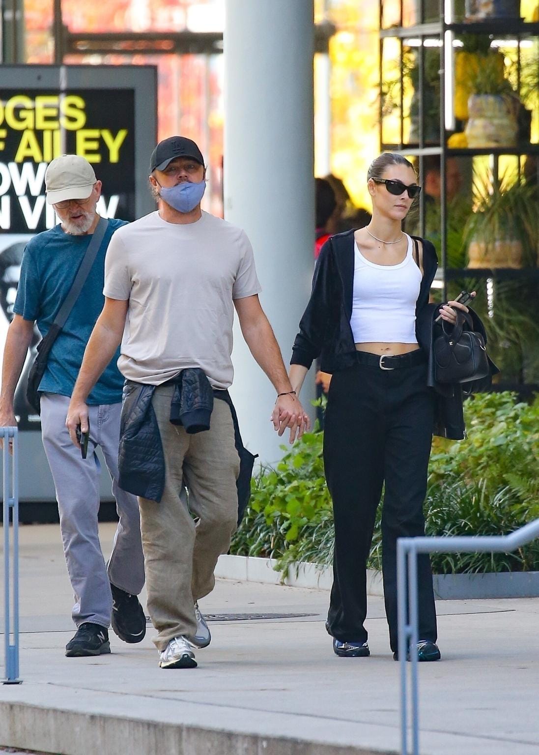 Leonardo DiCaprio dan Vittoria Ceretti. Foto: Dok. Backgrid
