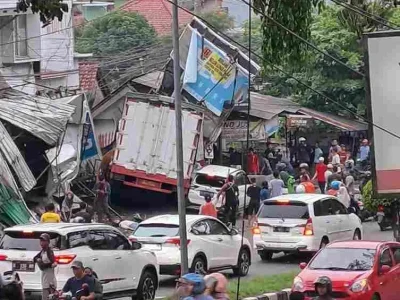 Kecelakaan maut terjadi di kawasan turunan Silayur, Jalan Prof. Hamka, Ngaliyan, Kota Semarang. Foto : X/kaizuro_