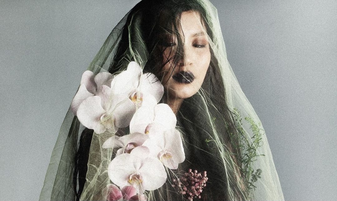 Maternity shoot tema gothic Patricia Gouw. Foto: Dok. Instagram @patriciagouw