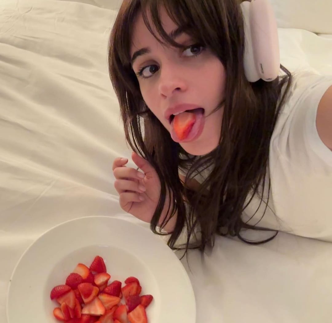 Memamerkan visual cantik tanpa riasan. Foto: Dok. Instagram @camila_cabello