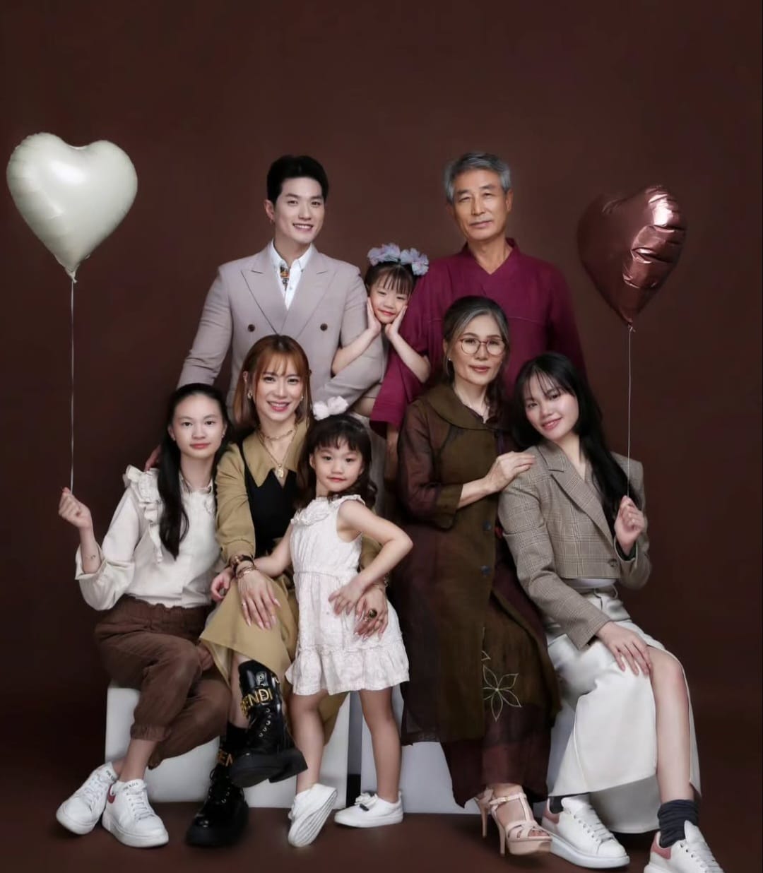 Foto keluarga Lee dan Moa. Foto: Dok. Instagram @leejeonghoon