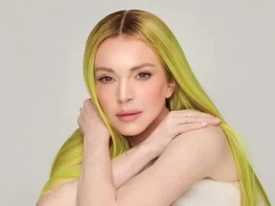 Lindsay Lohan dengan rambut hijau. Foto: Dok. Instagram @lindsaylohan