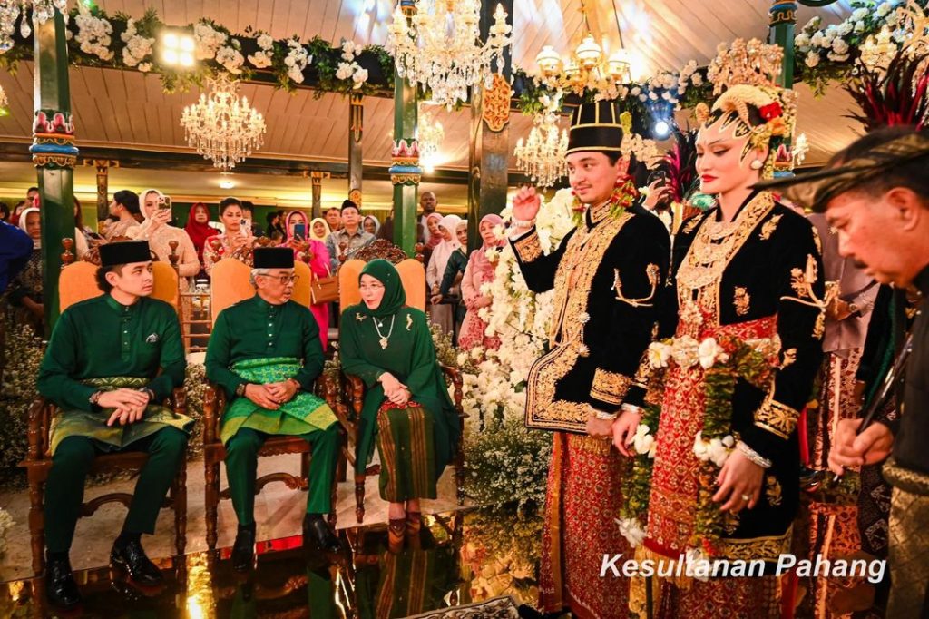 Prosesi pernikahan dengan adat Yogyakarta (Foto: Instagram/kesultanan.pahang)