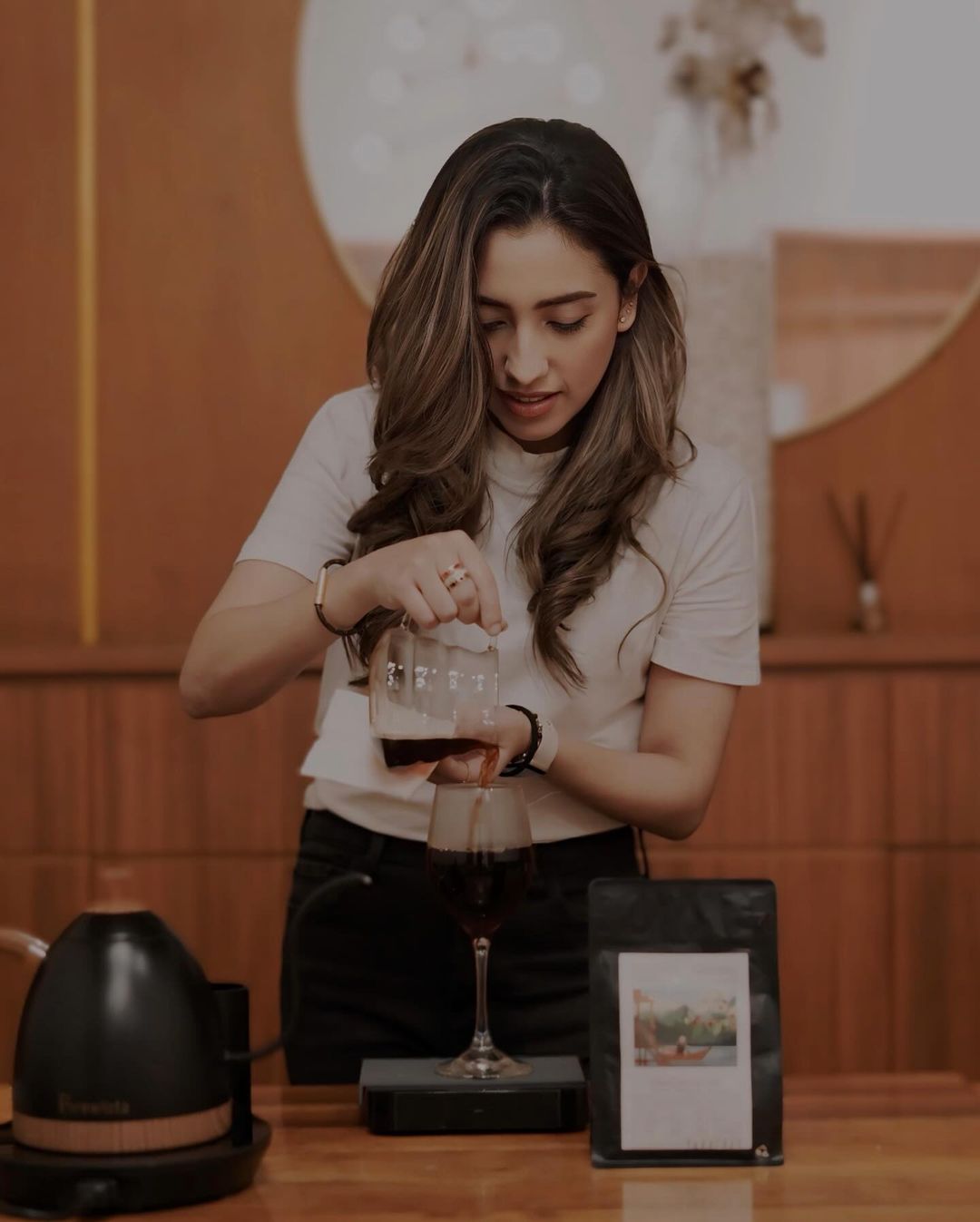 Adiva ternyata pecinta kopi (Foto: Instagram/adivaadelia23)