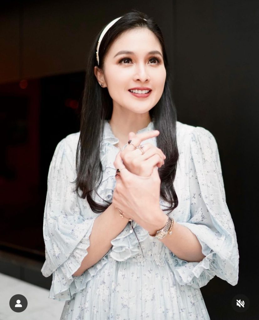 Sandra Dewi membiayai keluarganya (Foto: Instagram/sandradewi88)