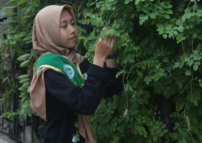 Revalina Fernanda, Siswa SMP Pegiat Lingkungan: Ciptakan Kampung Bunga Telang