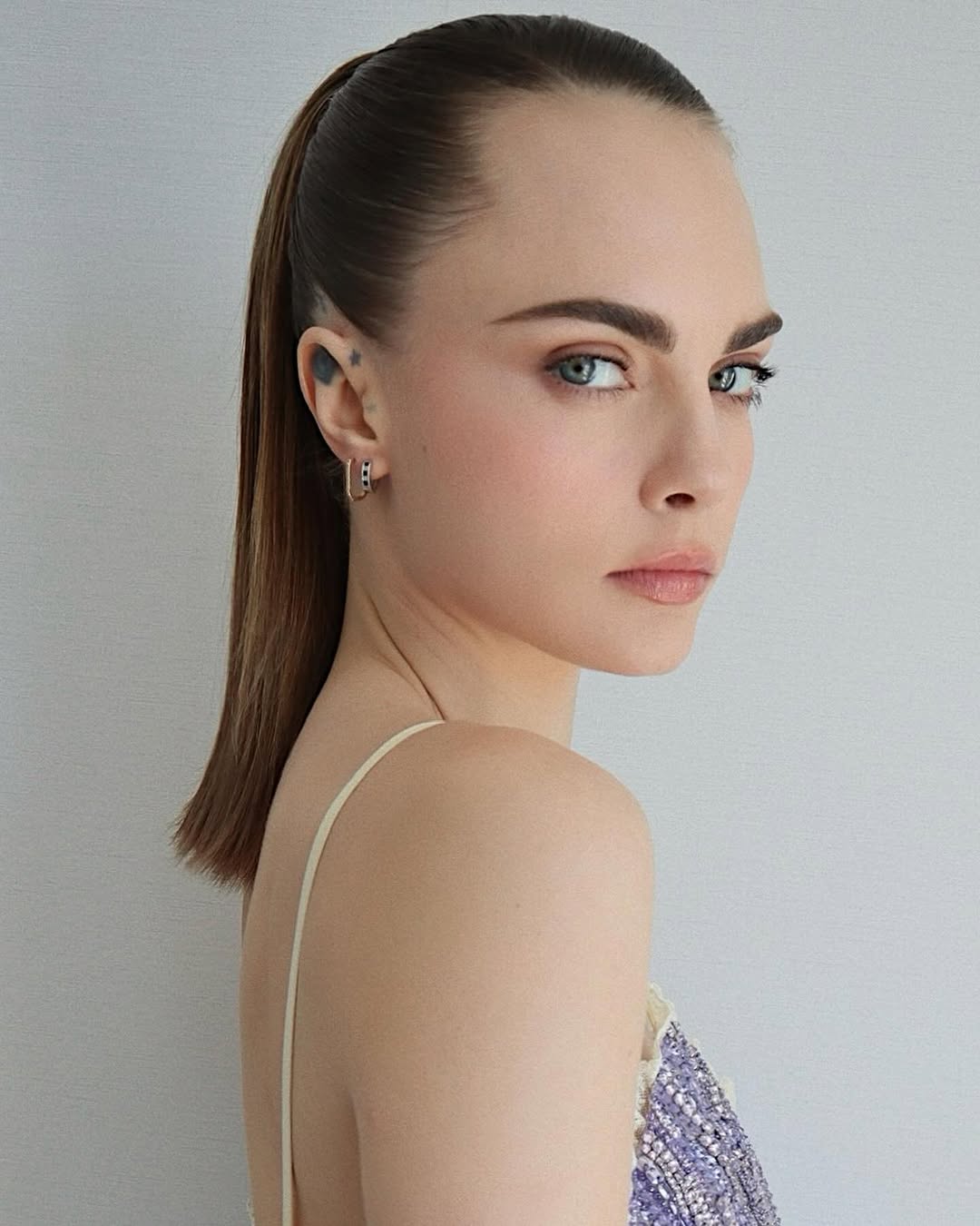 Tips alis Cara Delevingne (Foto: Instagram/caradelevingne)