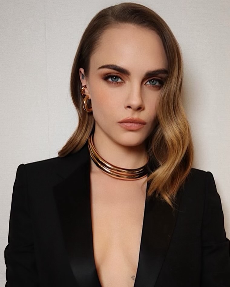 Makeup Cara yang menonjolkan bagian mata (Foto: Instagram/caradelevingne)