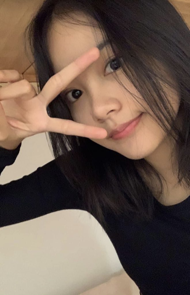 Wajah cantik dengan mata besar. Foto: Dok. X @SMNGG_CARMEN