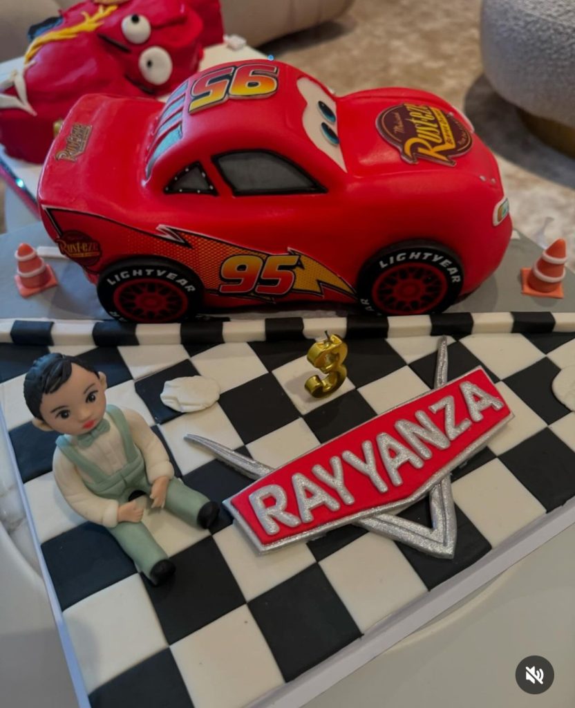 Kue ulang tahun ketiga dengan tema Lightning McQueen dari film ‘Cars’ (Foto: Instagram/raffinagita1717)