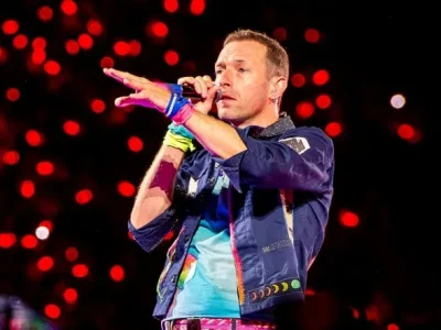 Chris Martin jatuh ke lubang panggung saat tampil di Marvel Stadium, Melbourne, Australia . Foto : Roberto Panucci - Corbis/Corbis via Getty Images