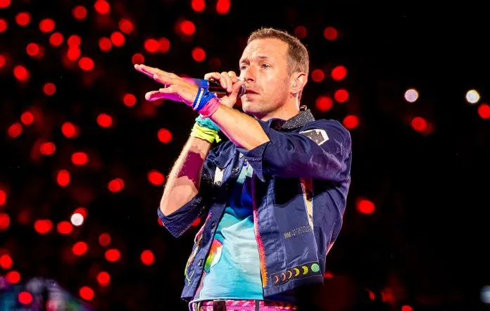 Vokalis Coldplay Chris Martin Terjatuh saat Manggung di Australia