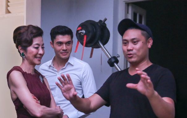 Jon M. Chu dan pemeran 'Crazy Rich Asians' (Foto: Everett Collection)