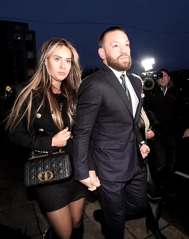 Dee Devlin dan McGregor saat menghadiri persidangan (Foto: PA Wire)