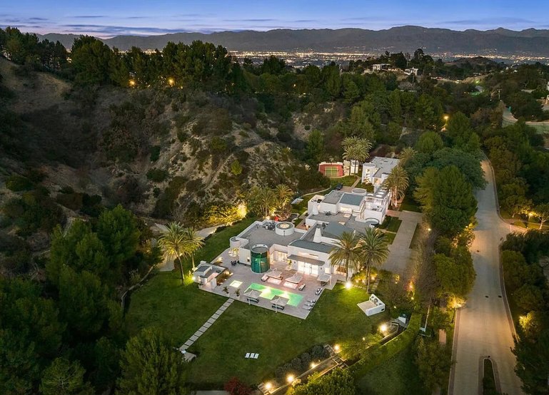 Rumah super megah Kanye West di Beverly Hills (Foto: Realtor.com)