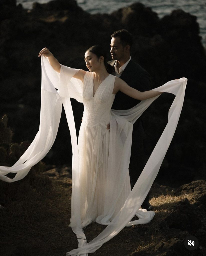 Foto pre-wedding yang Febby unggah pertama kali (Foto: Instagram/@febbyrastanty)