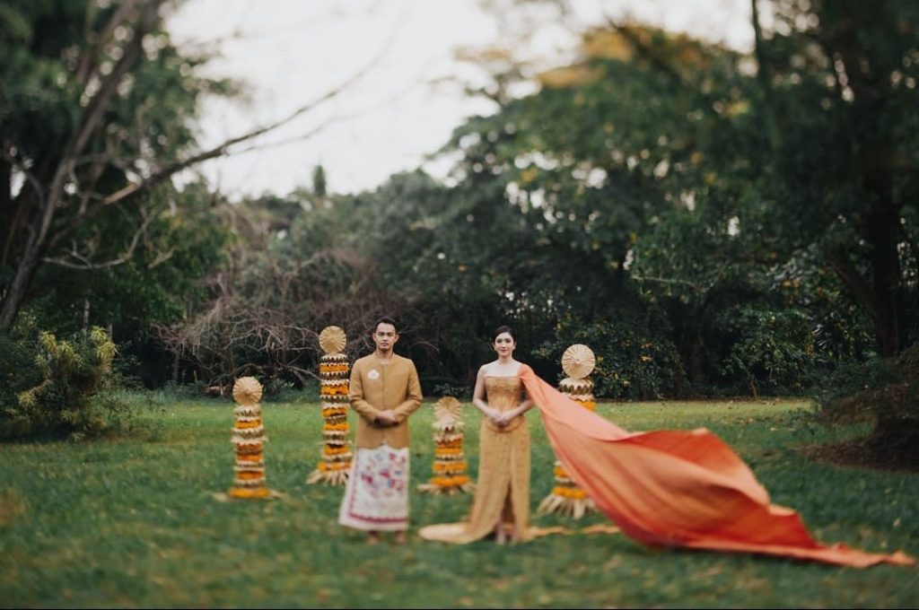 Keduanya dalam balutan baju tradisional (Foto: Instagram/@febbyrastanty)
