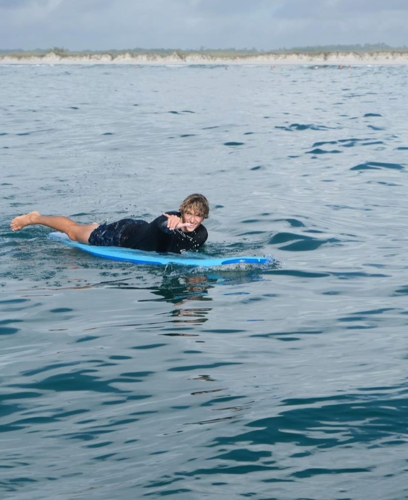 Salah satu foto surfing yang diunggah Gavin Casalegno (Foto: Instagram/gavincasalegno)