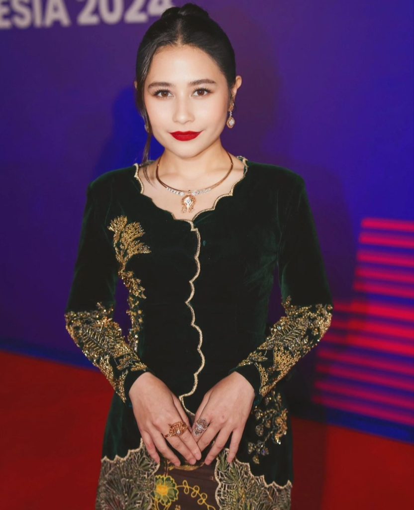 Prilly pernah mengajar di UI (Foto: Instagram/prillylatuconsina96)