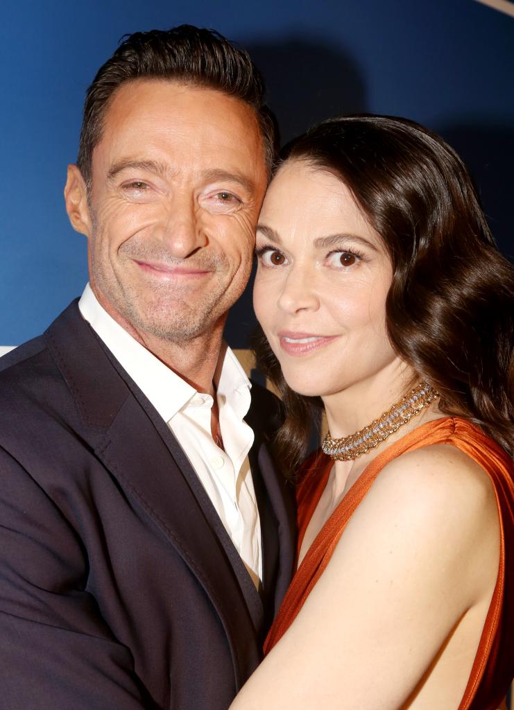 Potret kedekatan Hugh dan Sutton (Foto: FilmMagic)
